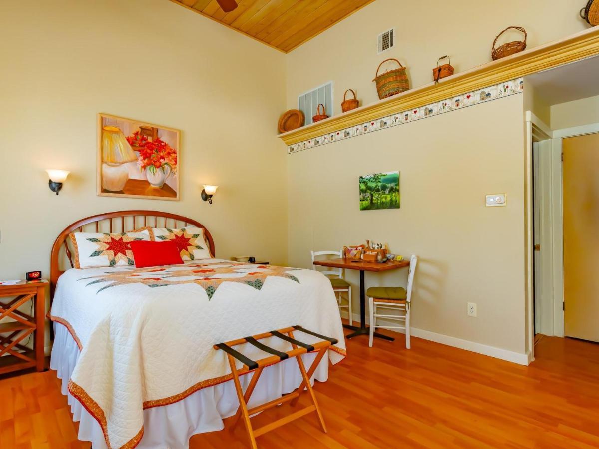 Shaker Mill Inn West Stockbridge Екстериор снимка